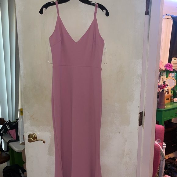Long light pink gown. Zips from the back with adjustable straps. - Picture 2 of 7